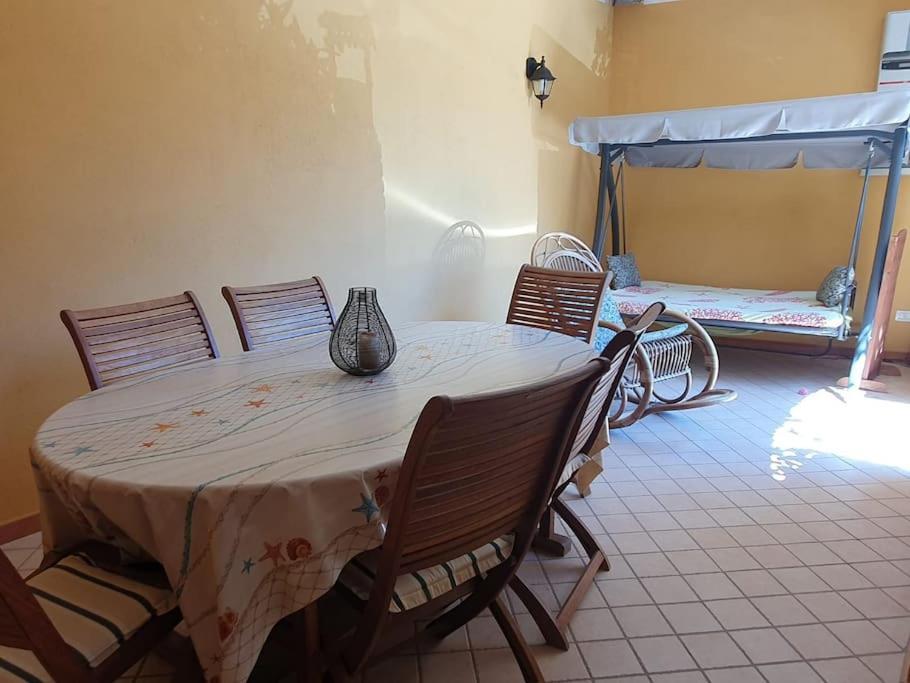 Villasimius P.Terra - Centro Paese Eksteriør billede